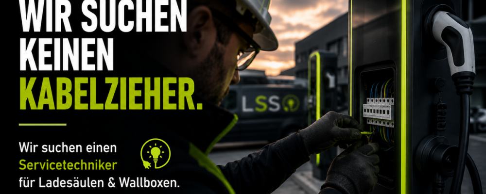 Elektriker arbeitet an einer Ladesäule